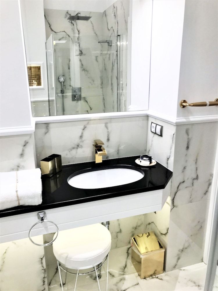 MONDRIAN Luxury Suites UNESCO Old Town Luxury Deluxe Suite, 2 Bedroms (Old town view, 77 m2) 4