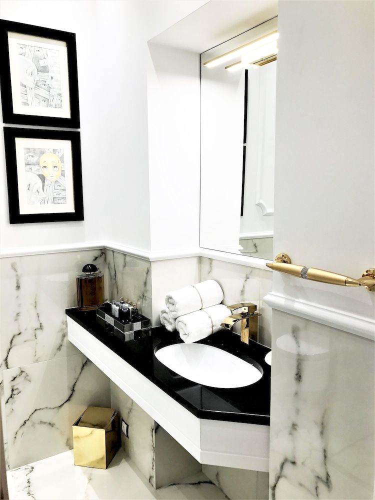 MONDRIAN Luxury Suites UNESCO Old Town Luxury Deluxe Suite, 2 Bedroms (Old town view, 77 m2) 5