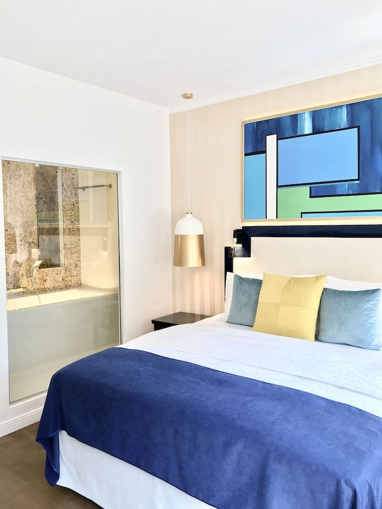 Signature Suite, 3 Bedrooms, 2 Bathrooms (Main Market Square view, 175 m2)