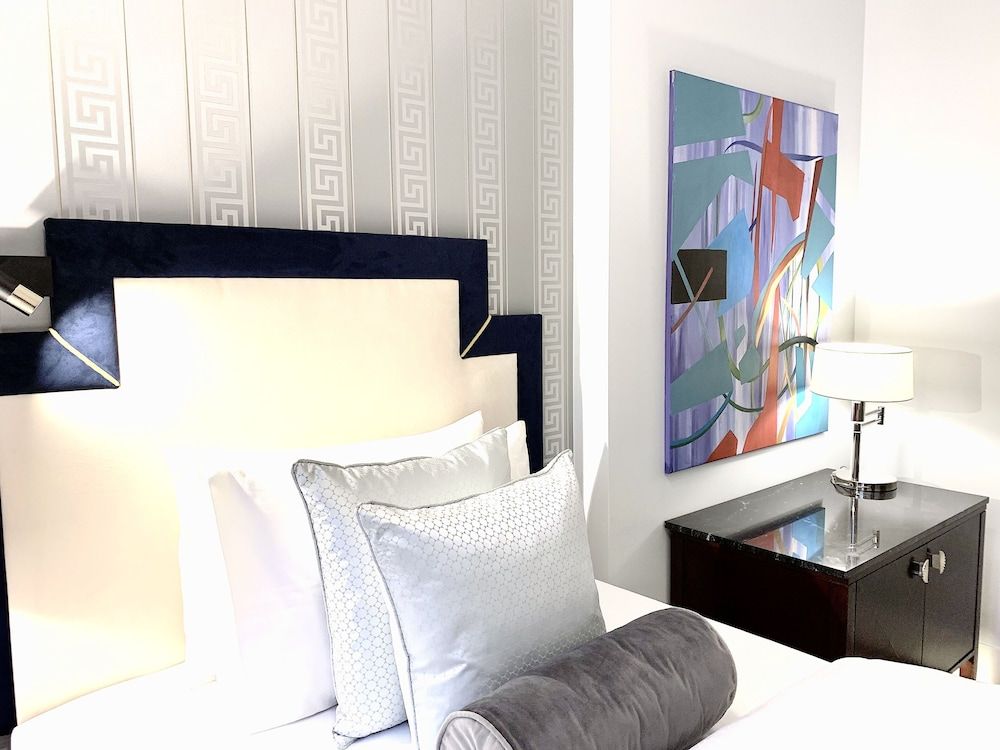 MONDRIAN Suite, 2 Bedrooms (Main Market Square view, 180 m2)