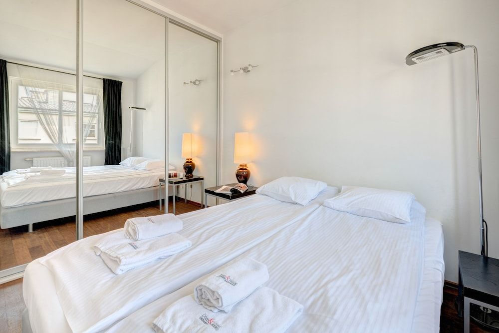 Grand Apartment, 1 Bedroom, Balcony, Courtyard View