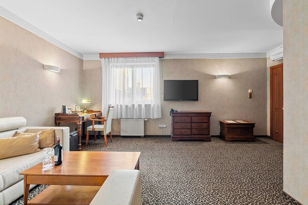 Hotel Diament Vacanza Siemianowice Slaskie Standard Suite, 1 King Bed 5