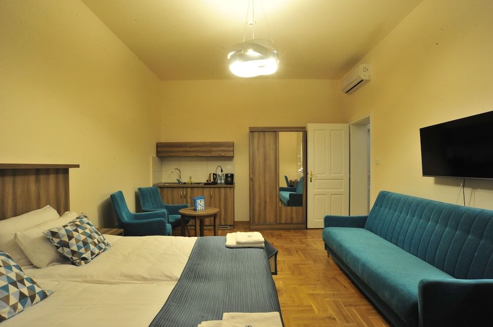 Apartment, 1 King Bed with Sofa bed, Private Bathroom