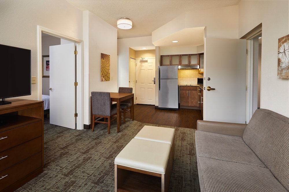 Staybridge Suites Orlando Airport South by IHG Suite, 1 Bedroom, Kitchen (1 King, Sofa Bed) 8