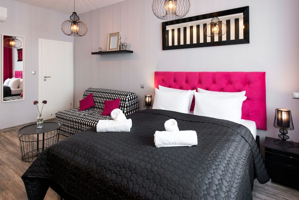 Leo Apartments Old Town Superior Double Room, 1 Double Bed with Sofa bed, Private Bathroom 3