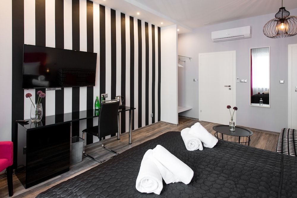 Leo Apartments Old Town Superior Double Room, 1 Double Bed with Sofa bed, Private Bathroom 14