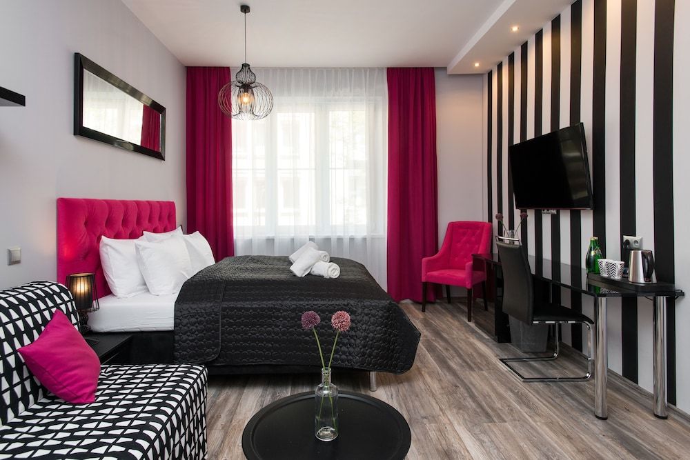 Leo Apartments Old Town Superior Double Room, 1 Double Bed with Sofa bed, Private Bathroom 2