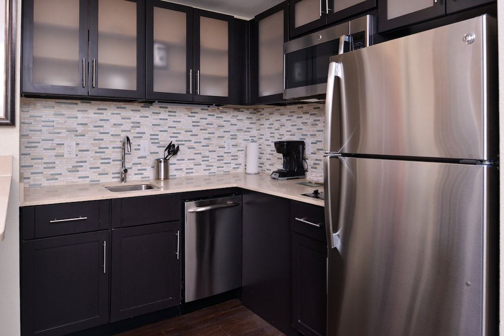 Studio Suite, 1 Queen Bed, Kitchen