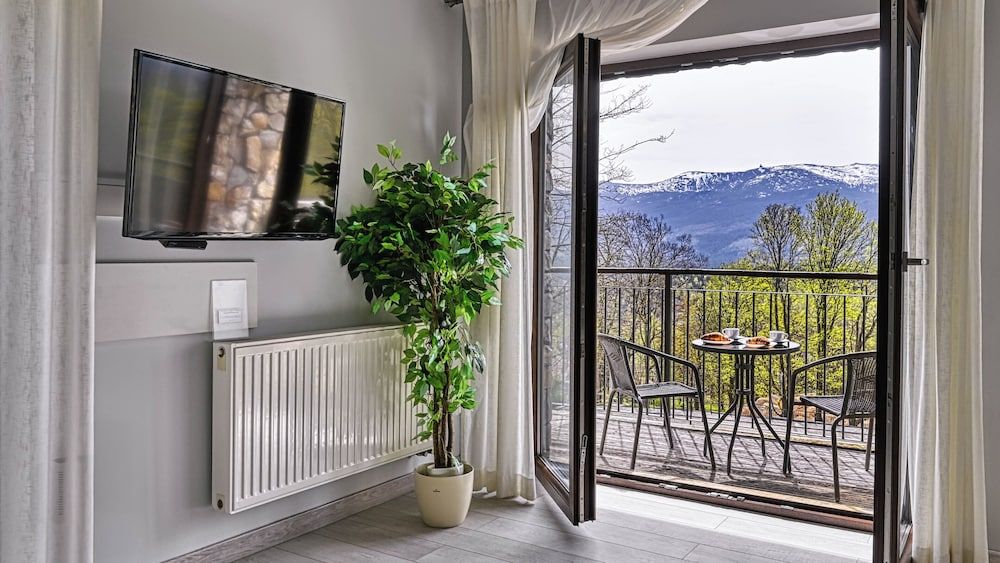 Apartment, Mountain View (UG 112)