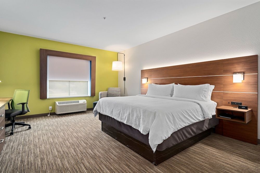 Standard Room, 1 King Bed, Accessible (Communications, Accessible Tub)