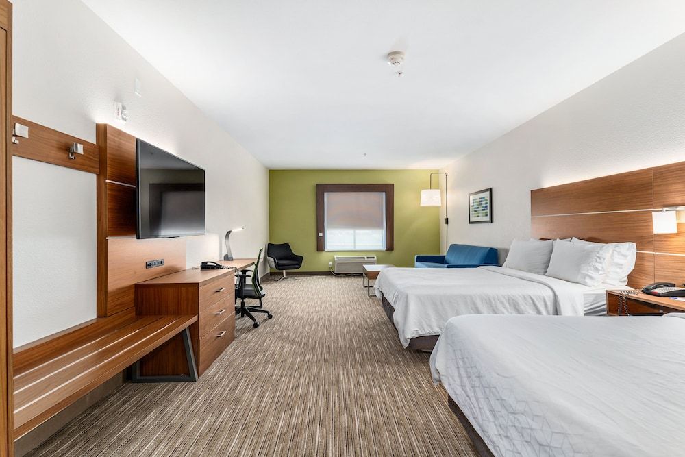 Suite, 2 Queen Beds (Additional Living Area)