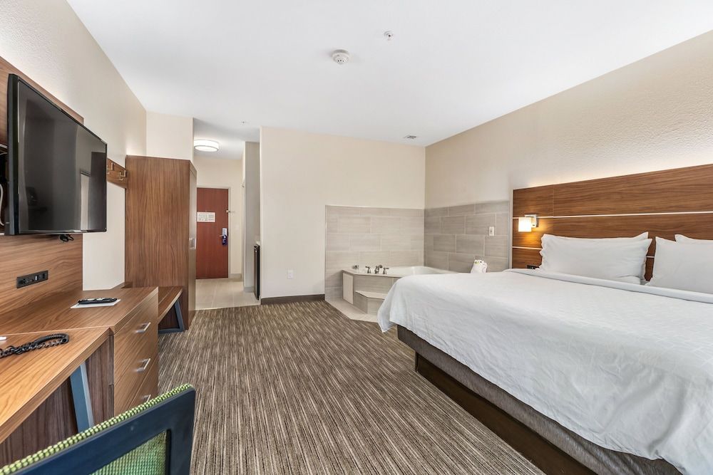 Standard Room, 1 King Bed, Jetted Tub