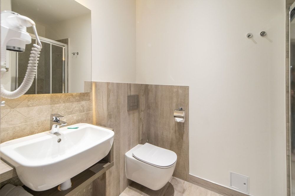 SeaPark Hotel Wellness & Spa Deluxe Single Room 4