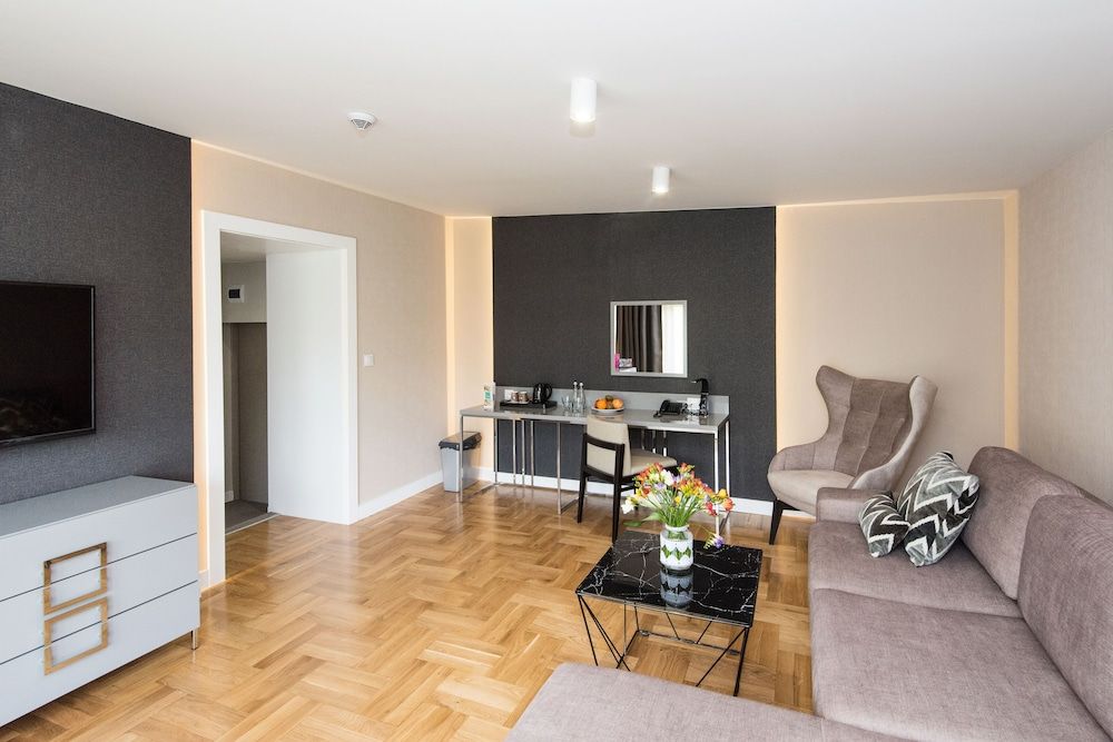 SeaPark Hotel Wellness & Spa Deluxe Suite, Balcony, Park View 6