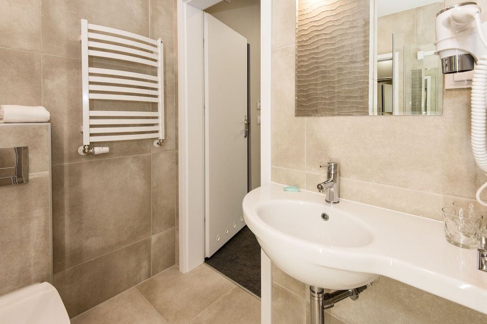 SeaPark Hotel Wellness & Spa Deluxe Suite, Balcony, Park View 5