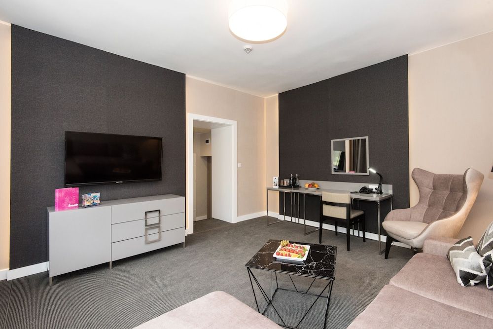 SeaPark Hotel Wellness & Spa Deluxe Suite, Balcony, Park View 8