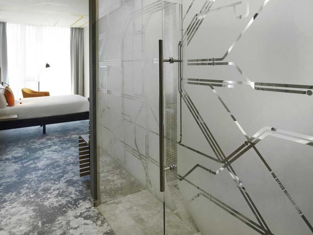 ibis Styles Warszawa City Standard Room, 1 Queen Bed 4