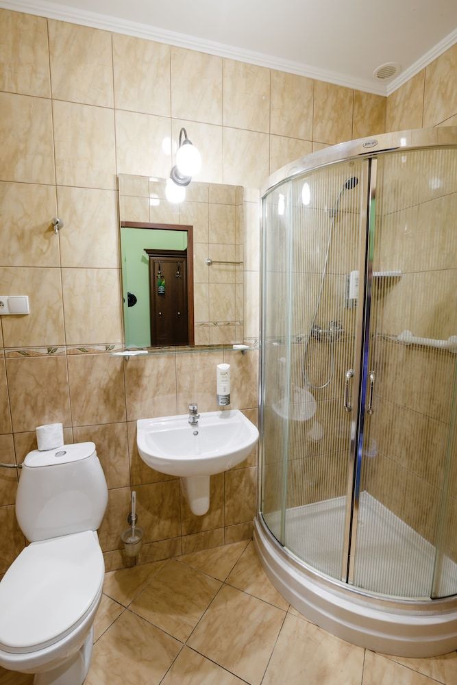 SPA Hotel Gloria Standard Triple Room, Courtyard View 3