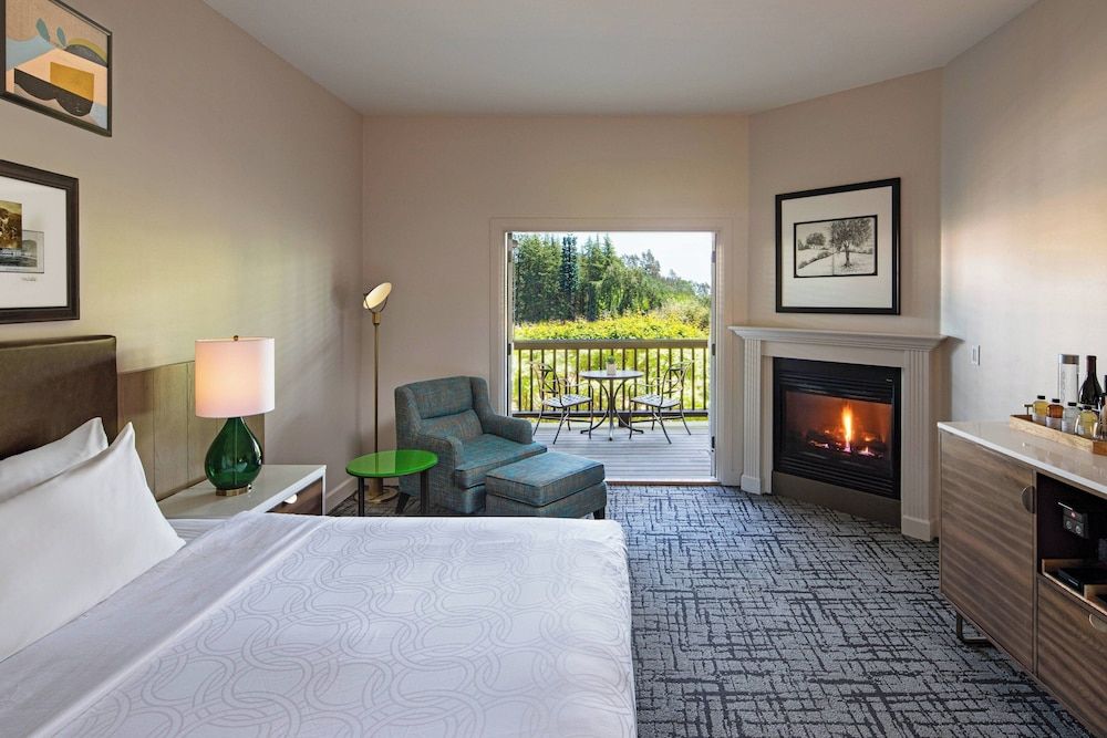 Premier Room, 1 King Bed, Balcony (Mobility/Hearing Accessible, Tub)