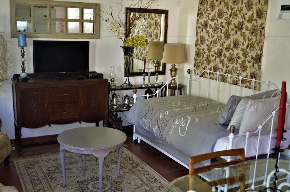 79 On Ridge BNB Luxury Cottage, 1 Bedroom 6