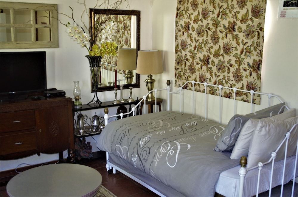 79 On Ridge BNB Luxury Cottage, 1 Bedroom 4