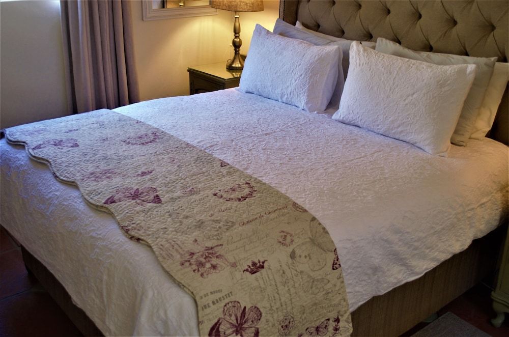 79 On Ridge BNB Luxury Cottage, 1 Bedroom 3