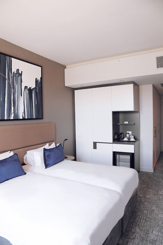 Standard Room, 1 King Bed