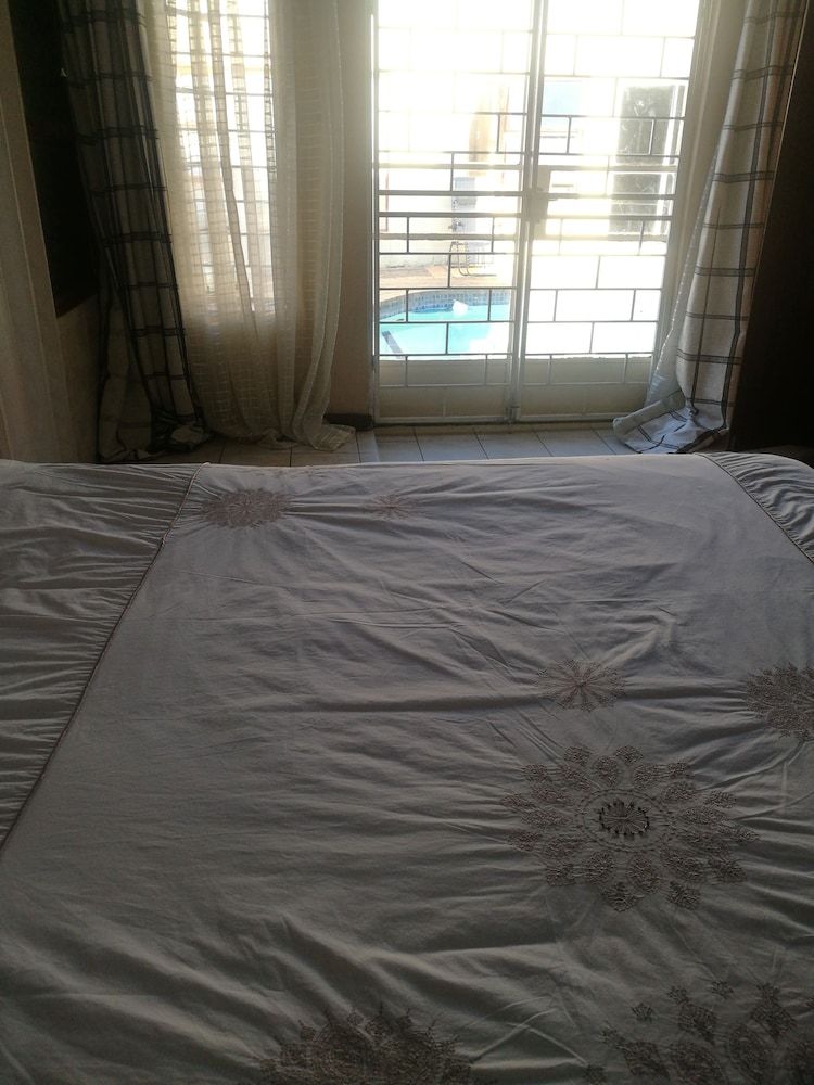 Naisar Holiday Home & Cottage Primrose Royal House, Garden Area 12