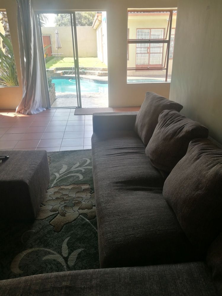 Naisar Holiday Home & Cottage Primrose Cottage, Pool View, Garden Area 4