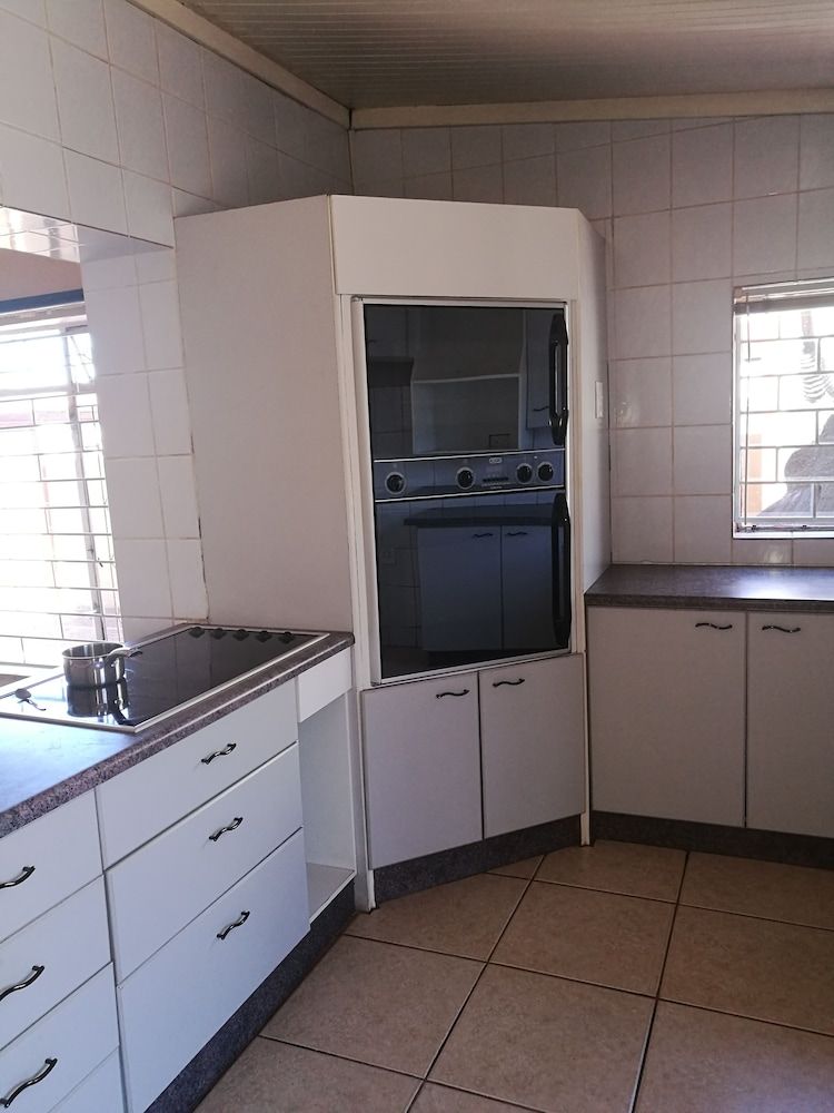 Naisar Holiday Home & Cottage Primrose Royal House, Garden Area 10