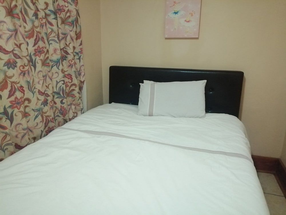 Naisar Holiday Home & Cottage Primrose Royal House, Garden Area 4