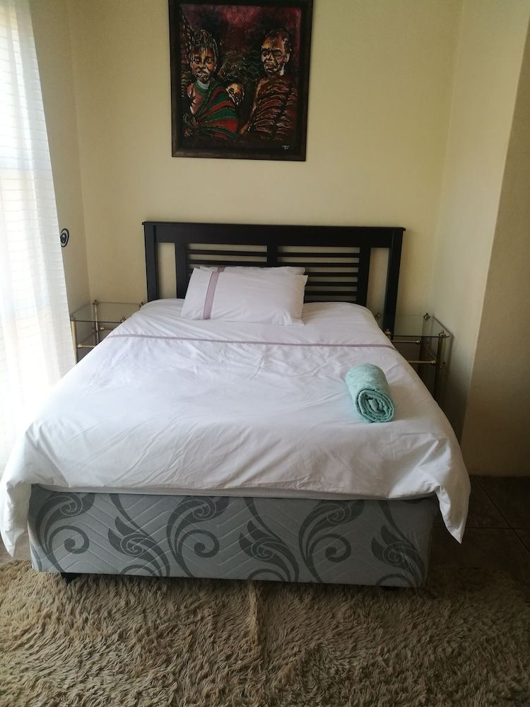 Naisar Holiday Home & Cottage Primrose Cottage, Pool View, Garden Area 2