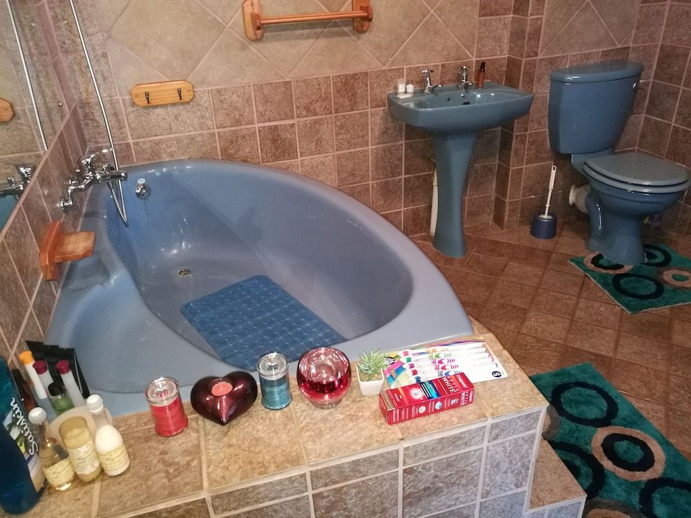 Naisar Holiday Home & Cottage Primrose Cottage, Pool View, Garden Area 7