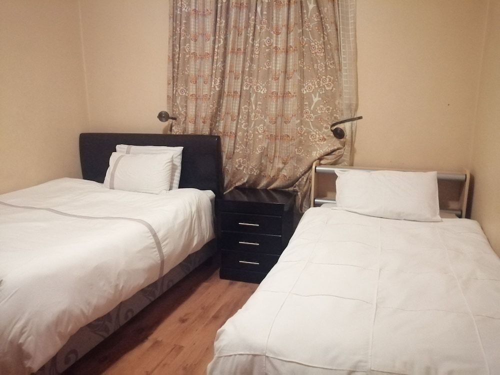 Naisar Holiday Home & Cottage Primrose Royal House, Garden Area 6