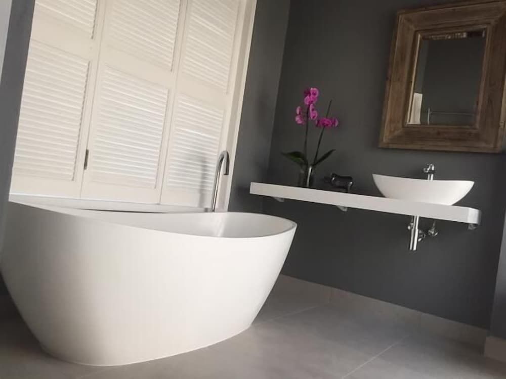 Canal Guest House Luxury Twin Guest Suite 4