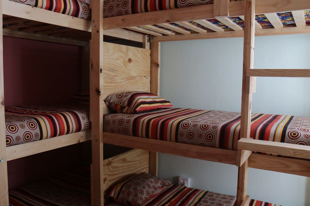 Urban Hive Backpackers 6 Sleeper Female Dorm 3