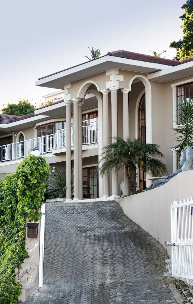 undefined Moncrieff Manor 5