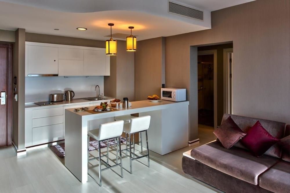 undefined Ozay Suites 9