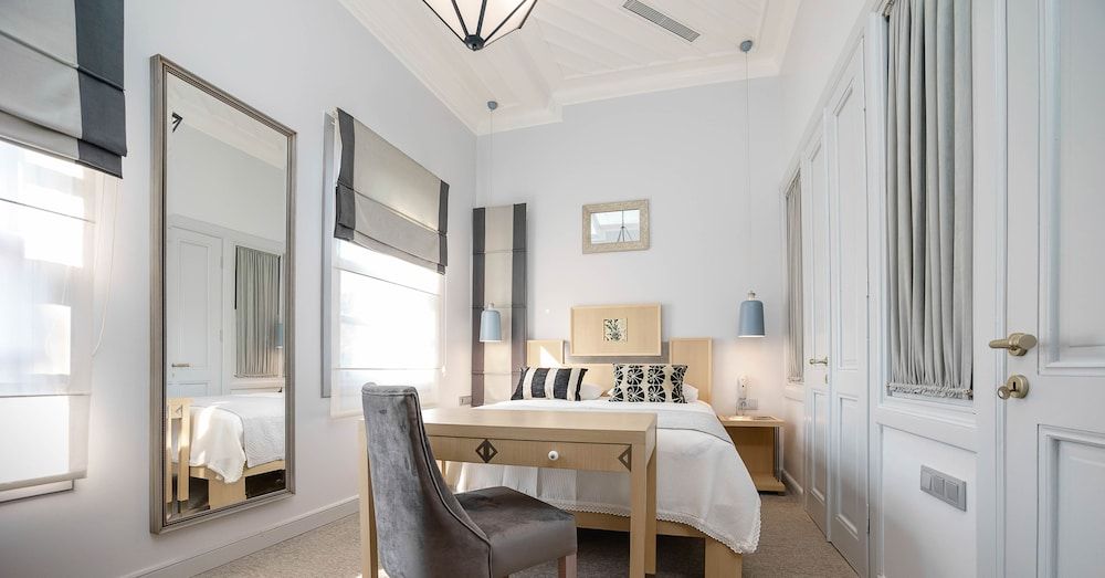 Delight Deluxe Hotel Standard Double Room 8