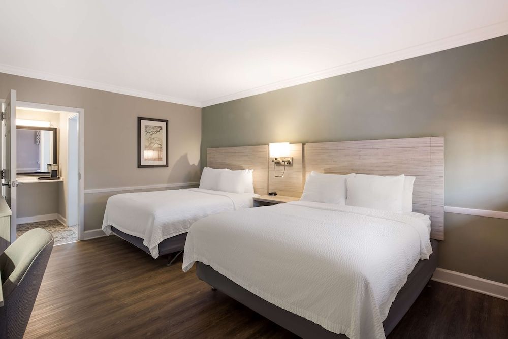 Best Western Sea Island Inn Standard Room, 2 Queen Beds, Accessible, Non Smoking 3