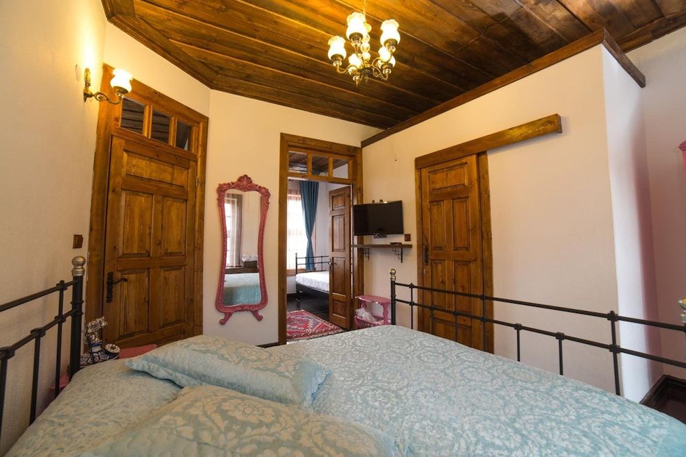 Aristonicus Boutique Hotel Deluxe Suite 2