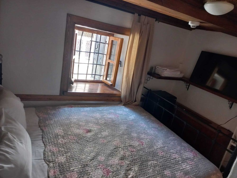 Aristonicus Boutique Hotel Standard Double Room, 1 Queen Bed 3