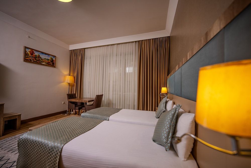 undefined Mari Suites Hotel 8