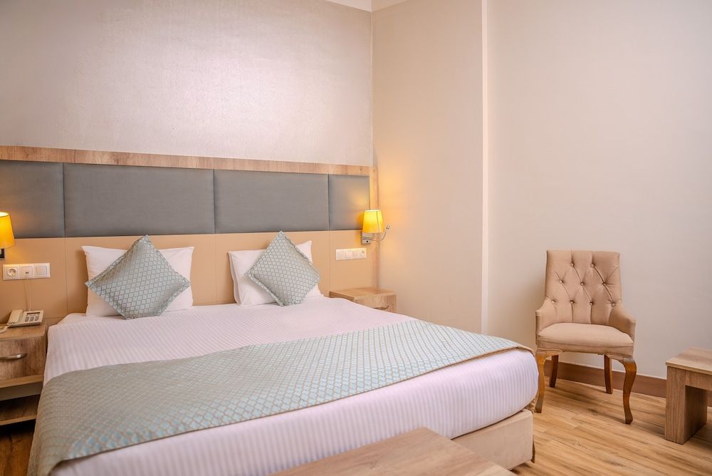 undefined Mari Suites Hotel 4