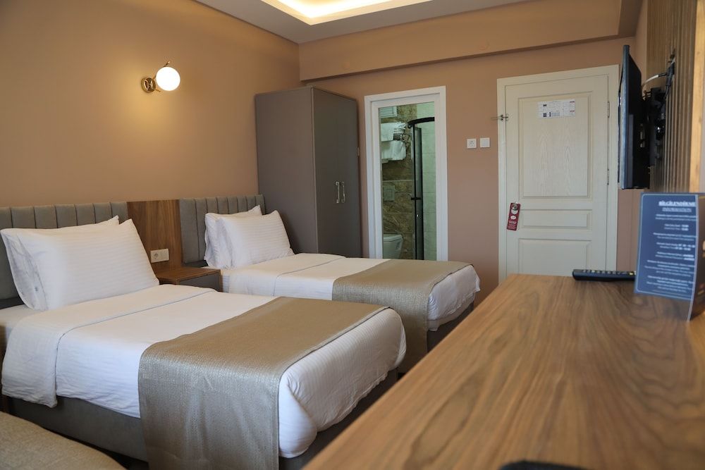 Otel 57 Deluxe Room 2