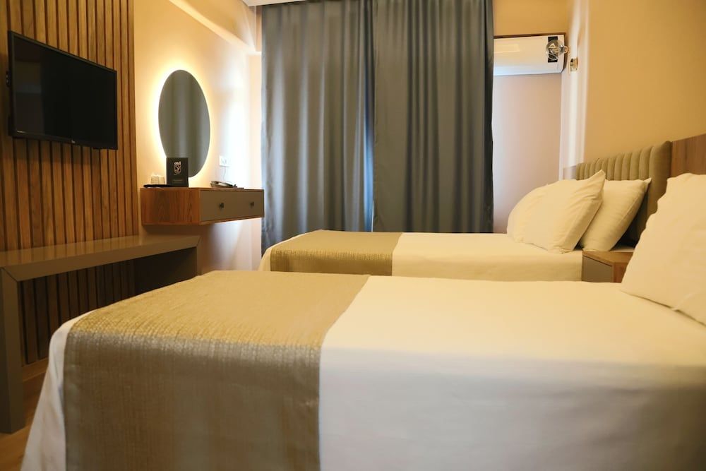 Otel 57 Deluxe Room 6