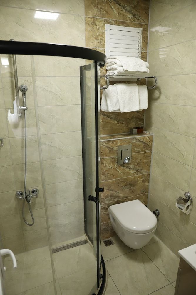 Otel 57 Deluxe Room 11