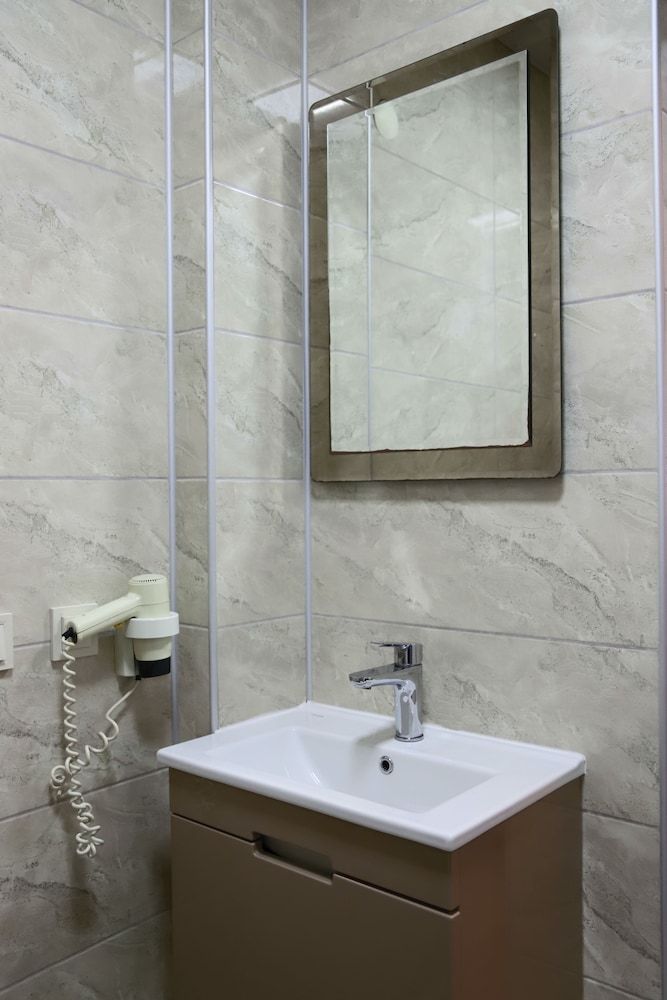 Otel 57 Deluxe Room 10