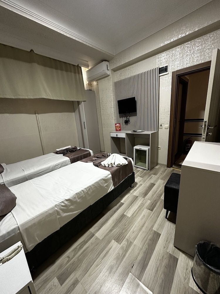 Divas Silver Hotel Economy Room, No Windows 3