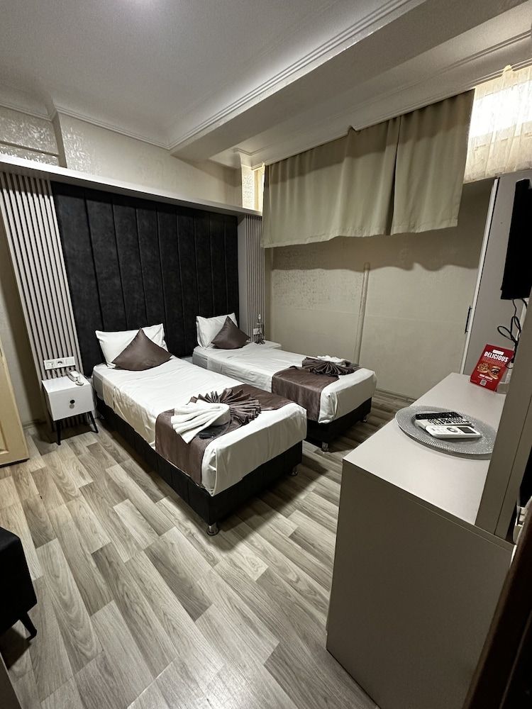 Divas Silver Hotel Economy Room, No Windows 4